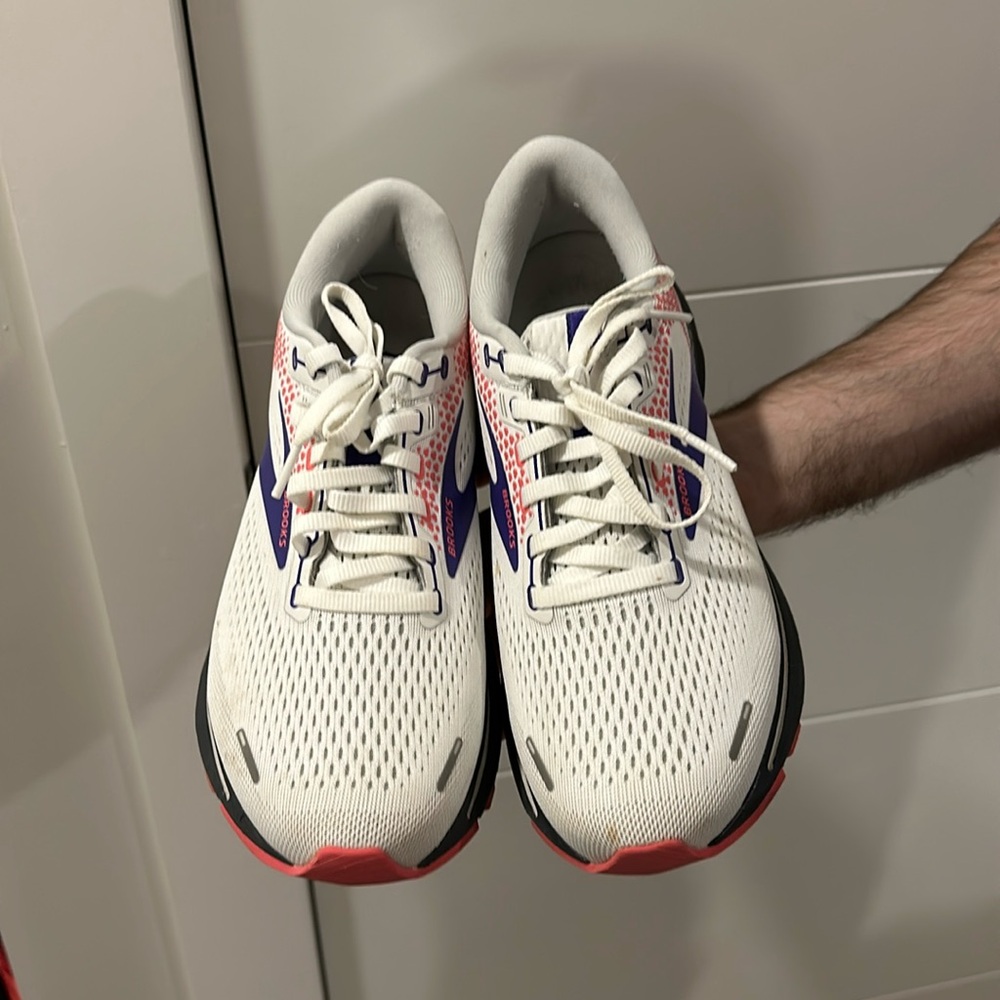 Brooks Ghost athletic shoes (women’s)